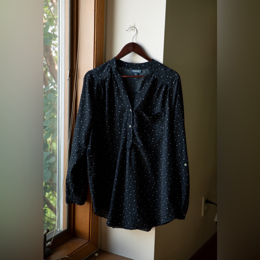 Modcloth “Pam Breeze-ly” tunic in black with white mini-star and dot pattern.